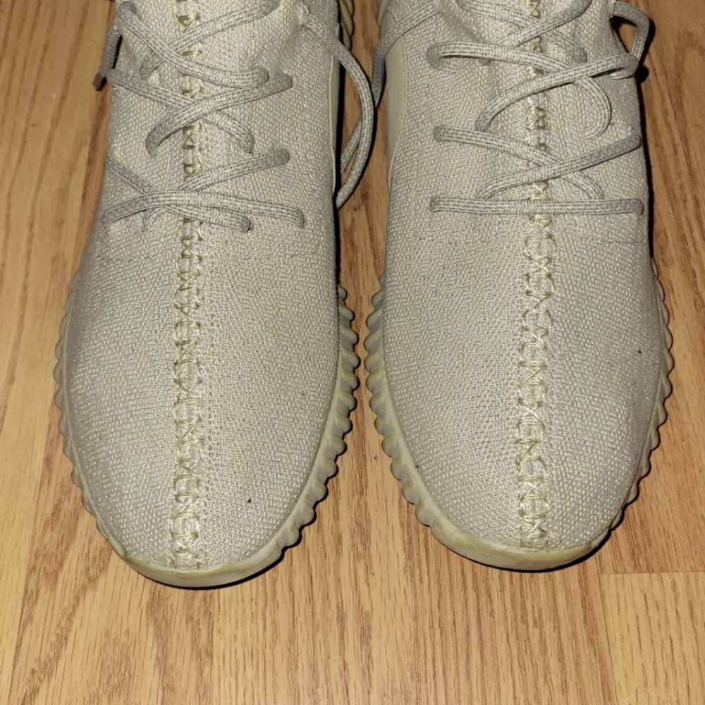 1st generation Yeezy350 sneakers